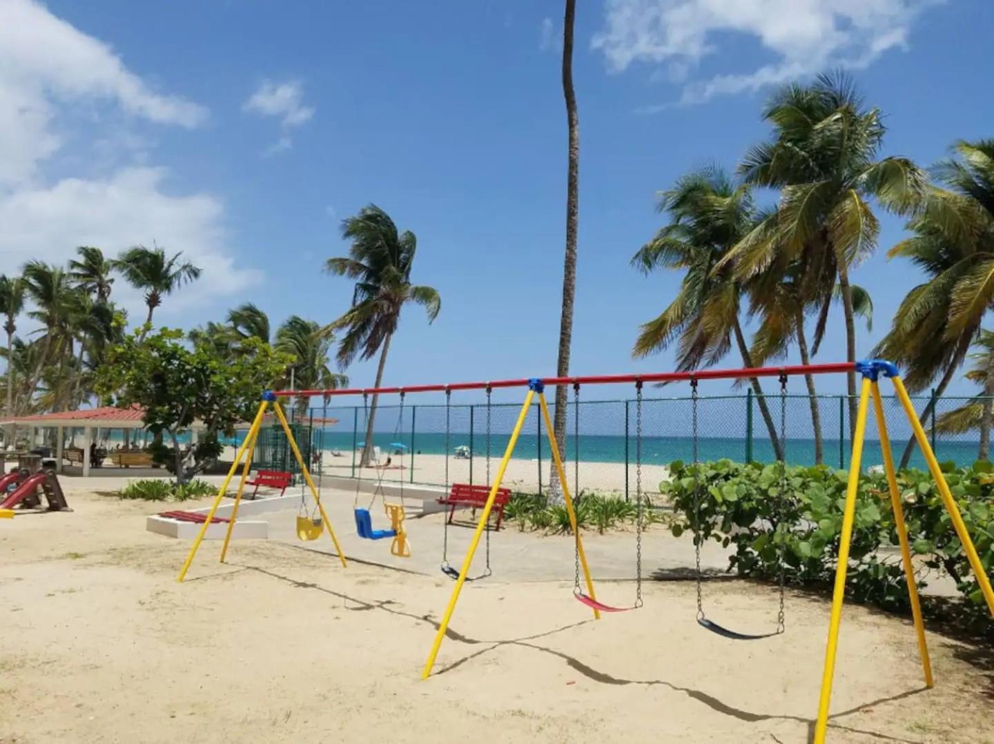 Sunset Paradise Cozy Beachfront Escape - Isla Verde San Juan Exterior photo
