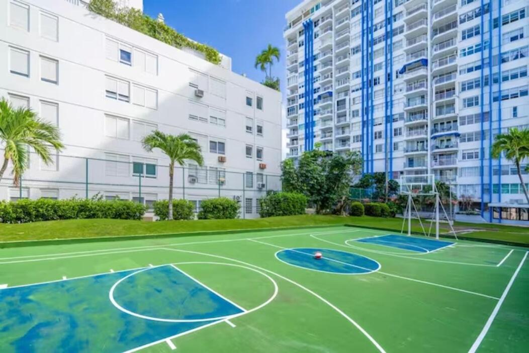 Sunset Paradise Cozy Beachfront Escape - Isla Verde San Juan Exterior photo