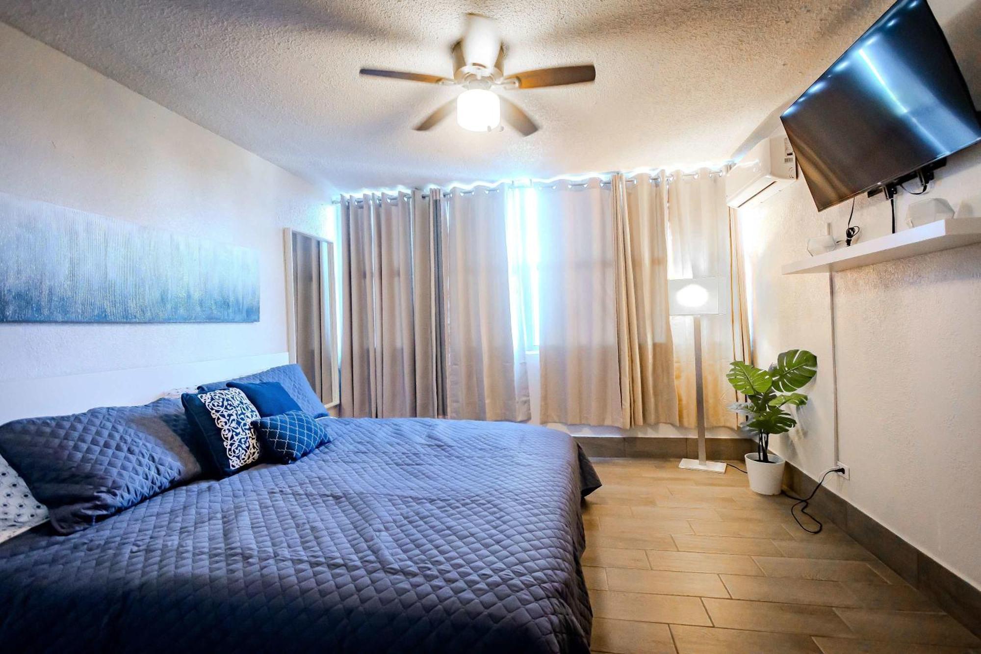 Sunset Paradise Cozy Beachfront Escape - Isla Verde San Juan Exterior photo