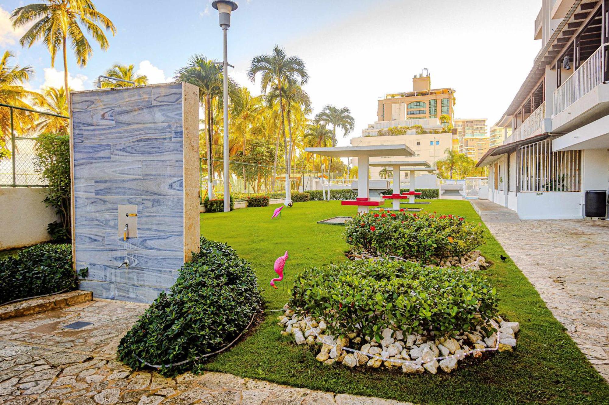 Sunset Paradise Cozy Beachfront Escape - Isla Verde San Juan Exterior photo