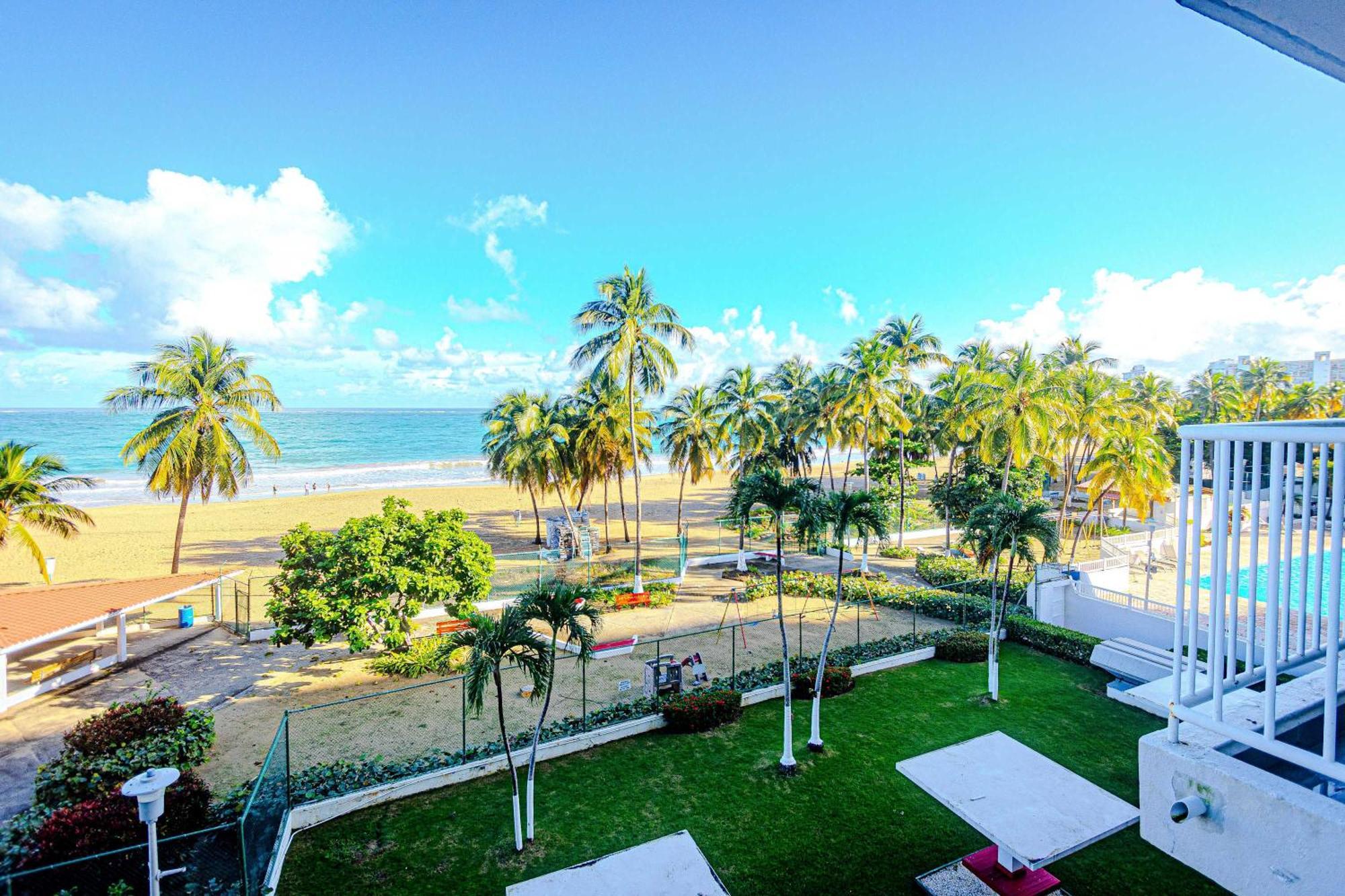 Sunset Paradise Cozy Beachfront Escape - Isla Verde San Juan Exterior photo
